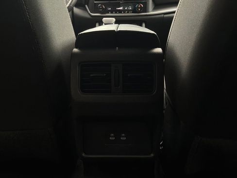 Used 2025 Nissan Rogue SV FWD image 13