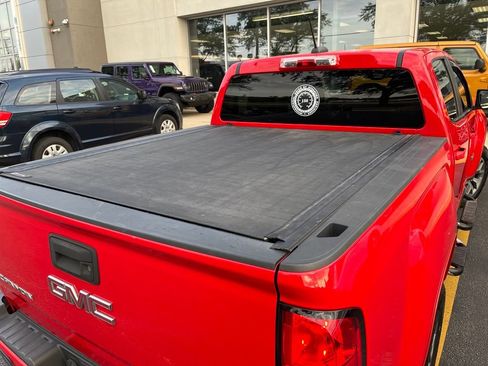 Used 2015 GMC Canyon SLE w/ All-Terrain Package AWD/4WD image 10