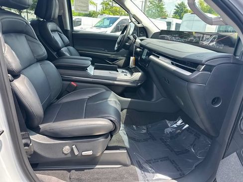 New 2026 Lincoln Navigator L Reserve AWD/4WD image 14