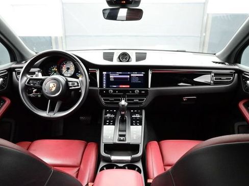 Certified 2023 Porsche Macan S AWD/4WD image 21