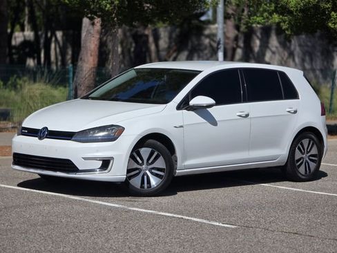 Used 2015 Volkswagen e-Golf SEL Premium image 21