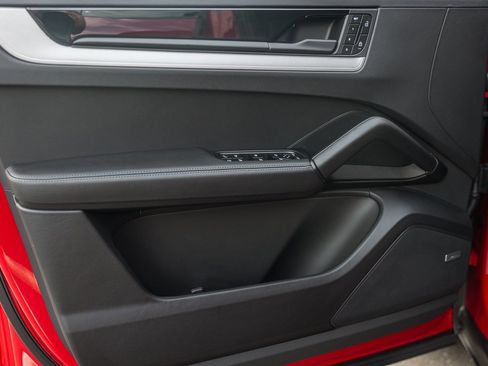 Certified 2025 Porsche Cayenne E-Hybrid image 15