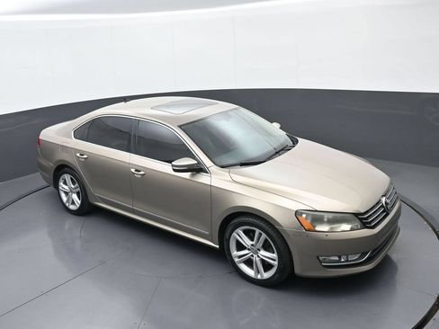 Used 2015 Volkswagen Passat TDI SEL Premium FWD image 29