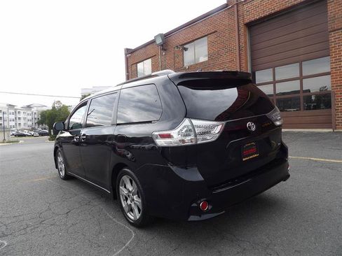 Used 2019 Toyota Sienna SE Premium FWD image 3