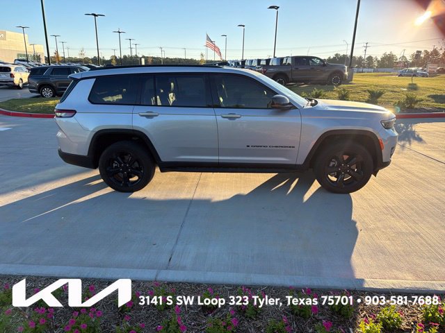 Used 2023 Jeep Grand Cherokee L Laredo AWD/4WD image 12