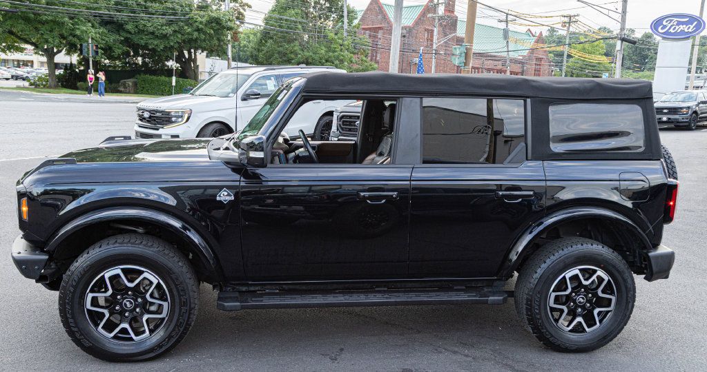 Used 2022 Ford Bronco Outer Banks AWD/4WD image 3
