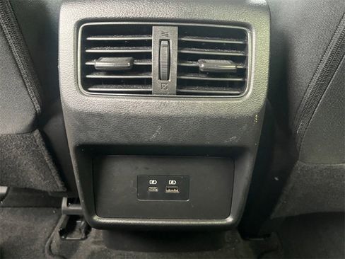 Used 2023 Nissan Rogue SV image 18