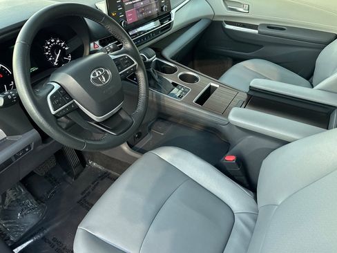 Certified 2023 Toyota Sienna XLE image 12