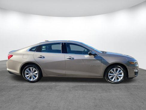 Used 2025 Chevrolet Malibu LT image 2