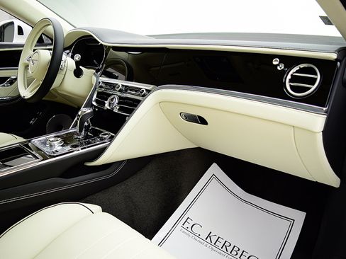 Used 2024 Bentley Flying Spur Azure AWD/4WD image 40
