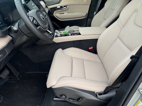 New 2026 Volvo XC90 B6 Ultra w/ Lounge Package image 17