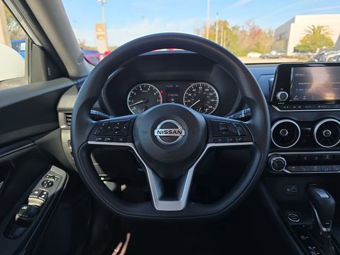 Used 2022 Nissan Sentra S image 11