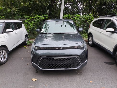 Certified 2025 Kia Soul LX w/ LX Technology Package FWD image 2