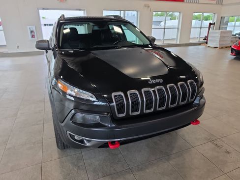 Used 2016 Jeep Cherokee Trailhawk AWD/4WD image 4