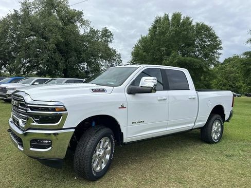 New 2026 RAM 2500 Laramie AWD/4WD image 17