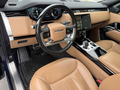 Used 2023 Land Rover Range Rover Long Wheelbase SE image 11