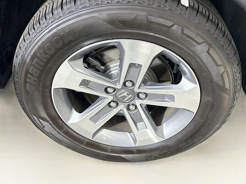 Used 2025 Honda Pilot EX-L image 11