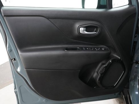 Used 2017 Jeep Renegade Altitude AWD/4WD image 21