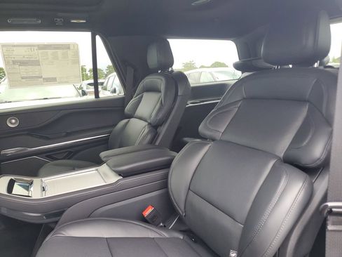 New 2025 Lincoln Navigator Reserve w/ Jet Appearance Package AWD/4WD image 13