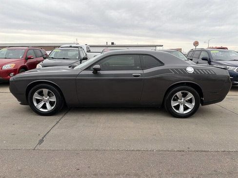 Used 2017 Dodge Challenger SXT image 2