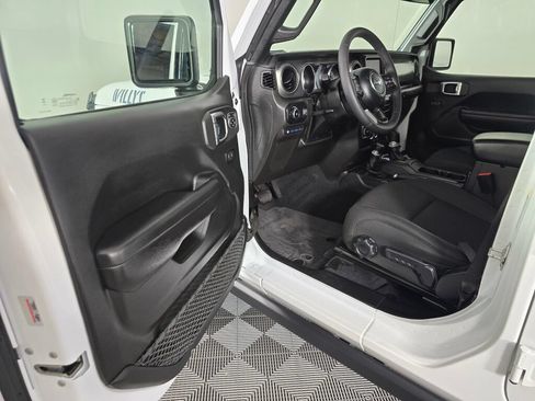 Used 2023 Jeep Wrangler Unlimited w/ Cold Weather Group AWD/4WD image 20