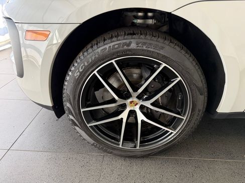 Certified 2026 Porsche Macan AWD/4WD image 10