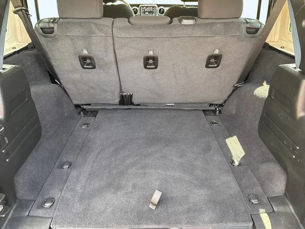 Used 2021 Jeep Wrangler Unlimited Sahara AWD/4WD image 32