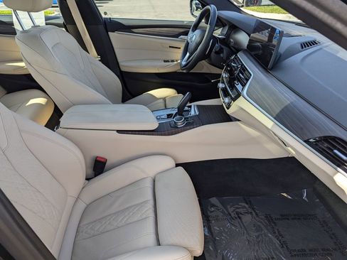 Used 2022 BMW 530i xDrive image 10