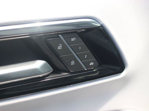 Used 2025 Chevrolet Tahoe Premier AWD/4WD image 15