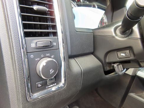 Used 2014 RAM 1500 Laramie w/ Convenience Group image 16