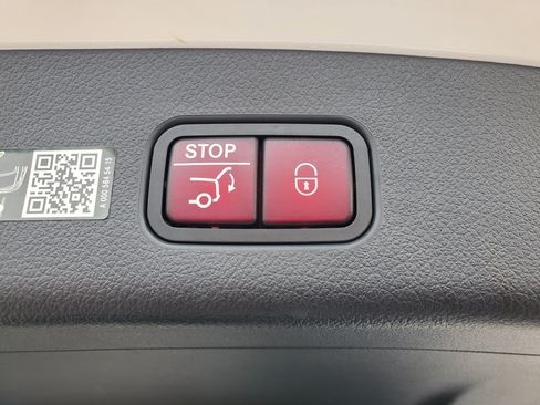 Used 2025 Mercedes-Benz GLC 300 image 33