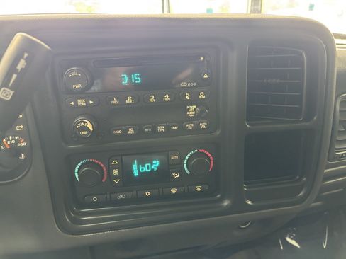 Used 2003 Chevrolet Silverado 2500 LS RWD image 16