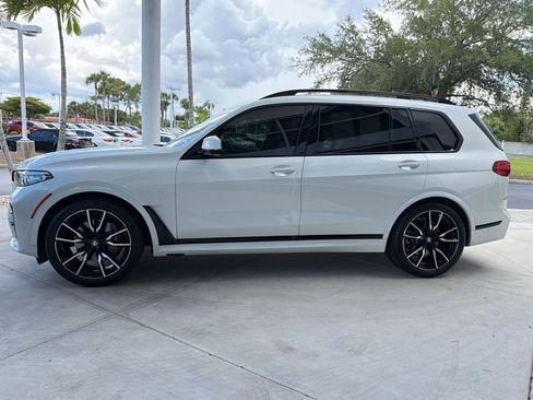 Used 2022 BMW X7 xDrive40i w/ M Sport Package AWD/4WD image 2