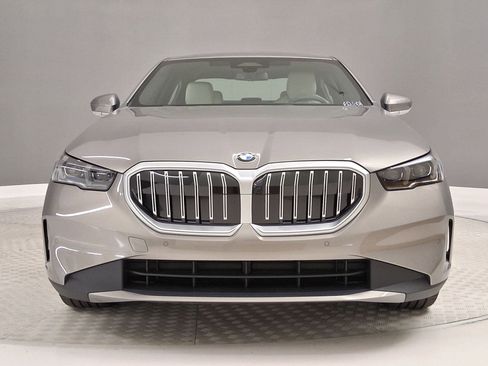 New 2026 BMW 530i w/ Premium Package RWD image 4