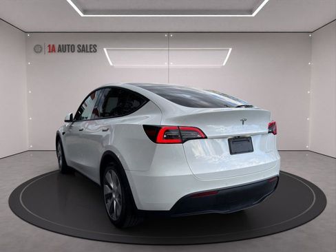 Used 2021 Tesla Model Y Long Range image 3