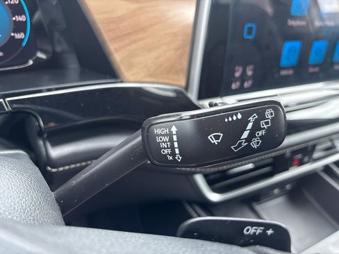 Used 2024 Volkswagen Atlas SE AWD/4WD image 19