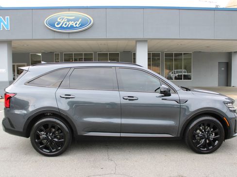Used 2022 Kia Sorento SX image 2