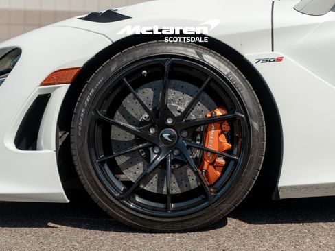 Used 2024 McLaren 750S Spider RWD image 35
