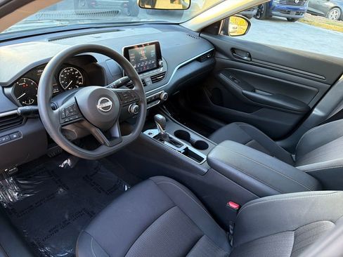 Used 2025 Nissan Altima 2.5 S image 12