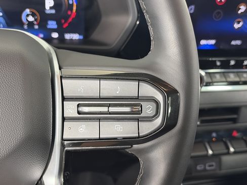 Used 2025 Chevrolet Colorado Trail Boss AWD/4WD image 30