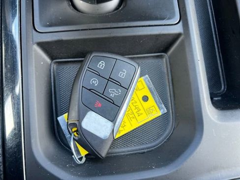 Used 2022 Chevrolet Silverado 1500 ZR2 w/ Technology Package image 39