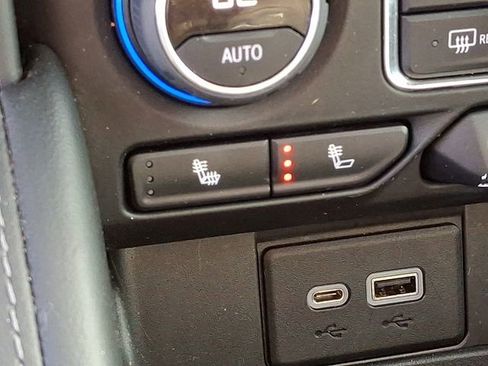 Used 2021 Chevrolet Suburban LT image 30