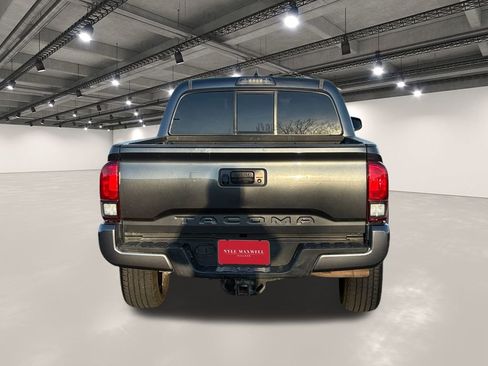 Used 2016 Toyota Tacoma TRD Sport image 15