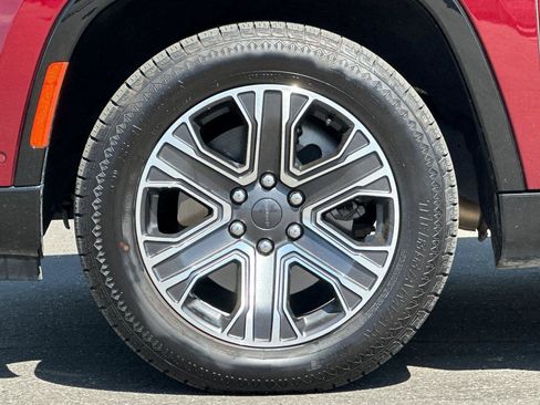 Certified 2024 Jeep Wagoneer Series II AWD/4WD image 27