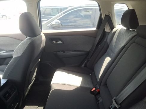Used 2022 Nissan Rogue SV AWD/4WD image 9