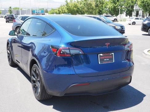 Used 2024 Tesla Model Y Long Range AWD/4WD image 5