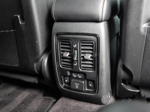 Used 2018 Dodge Durango SRT w/ SRT Interior Appearance Group image 31