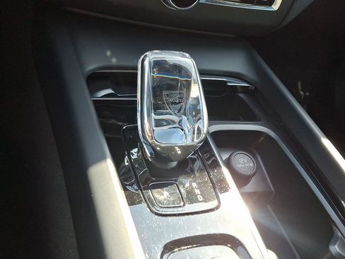 Used 2024 Volvo XC60 B5 Ultimate w/ Climate Package image 16