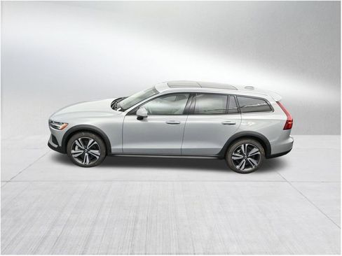 New 2026 Volvo V60 B5 Cross Country Plus w/ Protection Package Premier AWD/4WD image 15
