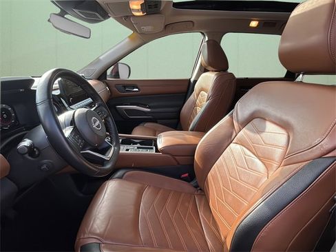Used 2023 Nissan Pathfinder Platinum image 19